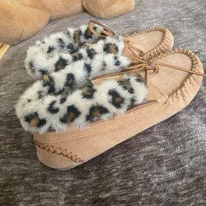 Minnetonka Suede Leather Leopard Print Faux Fur Trimp Moccassin Loafer Women's 9